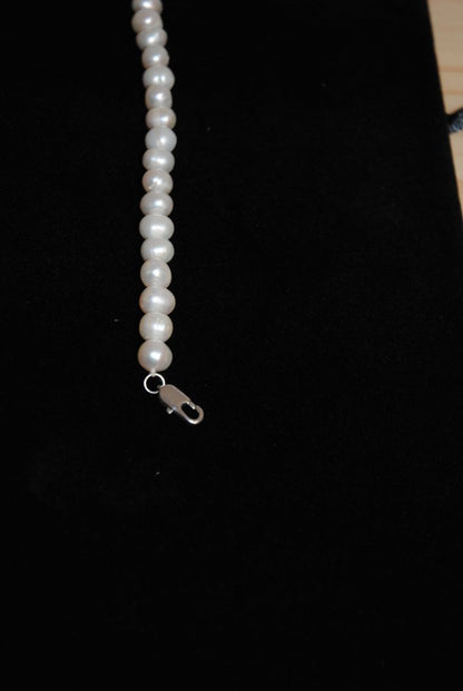 white NA pearl bracelet