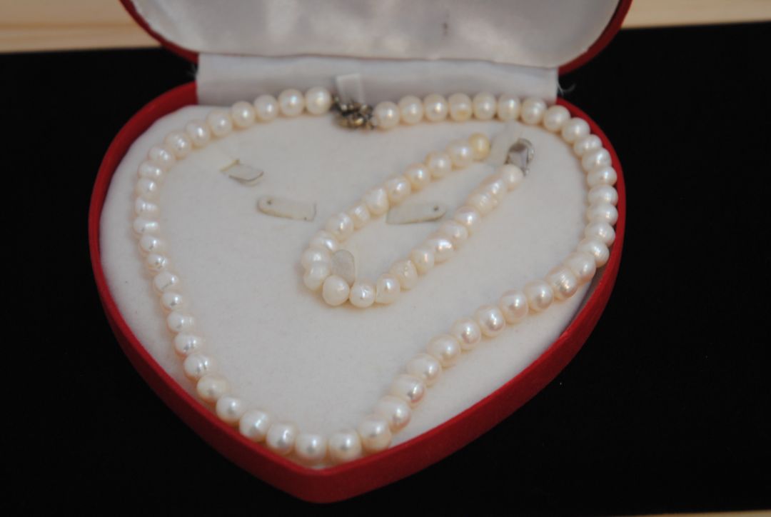 white NA boxed bracelet and necklace