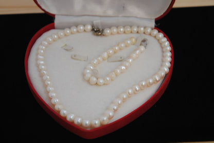 white NA boxed bracelet and necklace