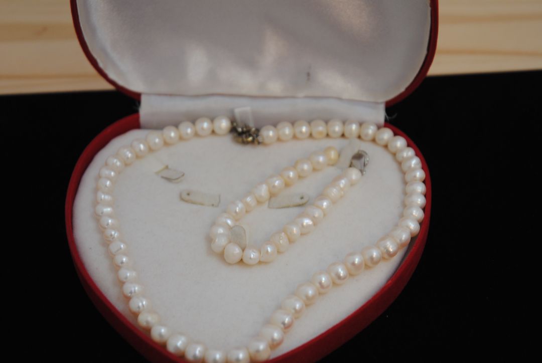 white NA boxed bracelet and necklace