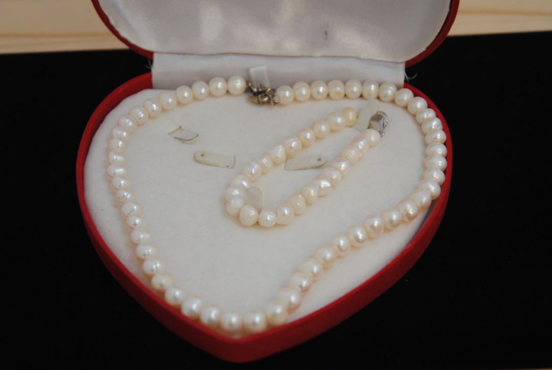 white NA boxed bracelet and necklace