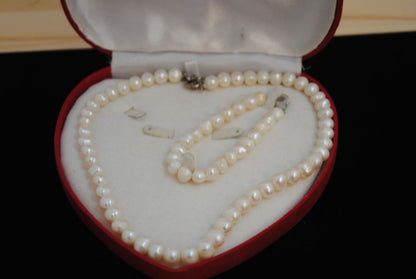 white NA boxed bracelet and necklace