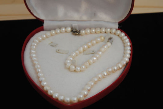 white NA boxed bracelet and necklace