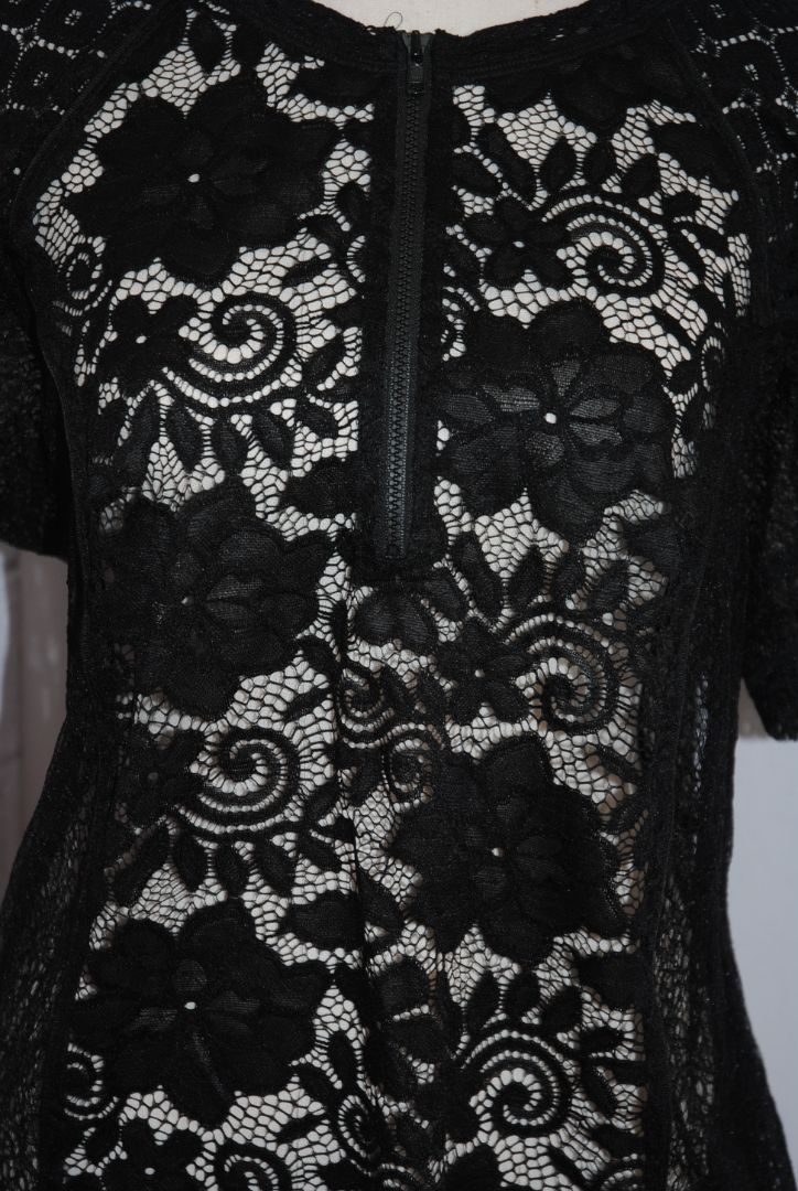 In Earnest Black Lace Zip Top S
