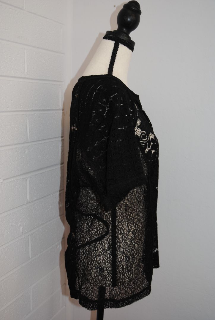 In Earnest Black Lace Zip Top S