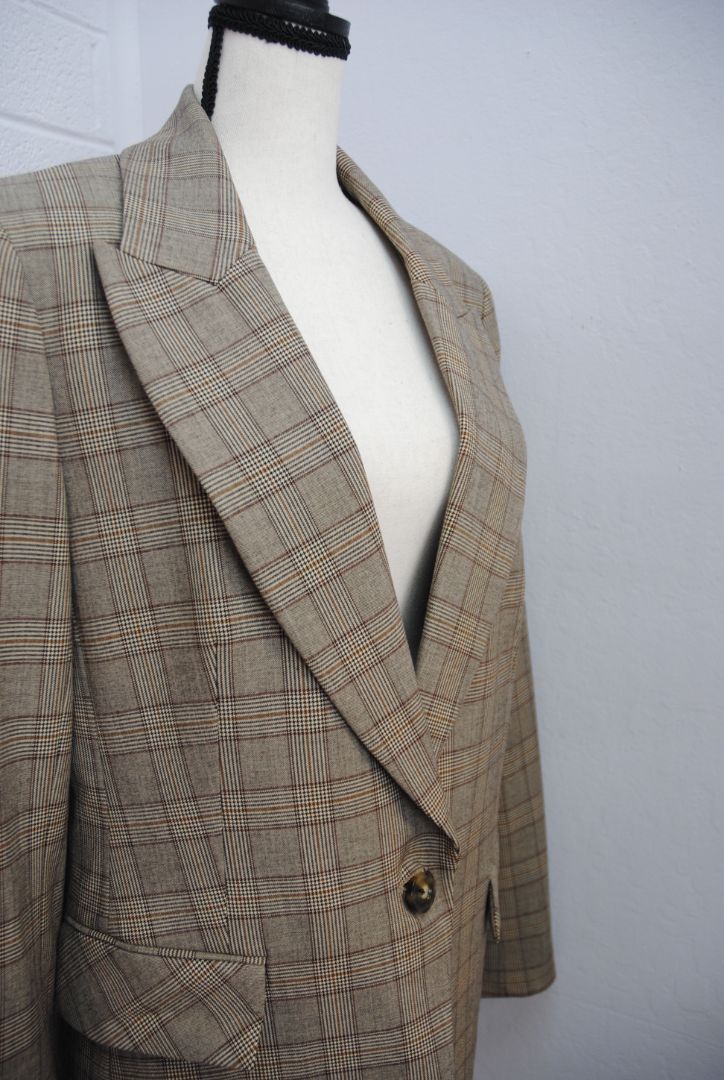 brown houndstooth Veronica Beard single button plaid, 12