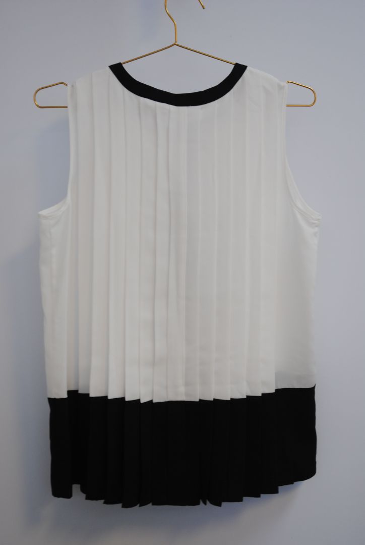 Calvin Klein Black White Pleated Blouse L