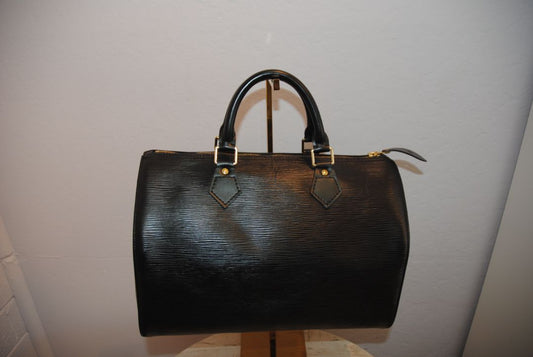black Louis Vuitton Epi speedy 40