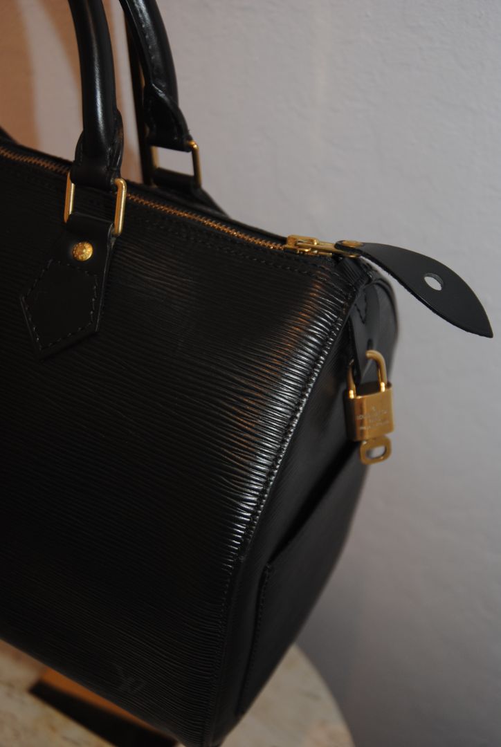 Louis Vuitton Black Epi Speedy 40