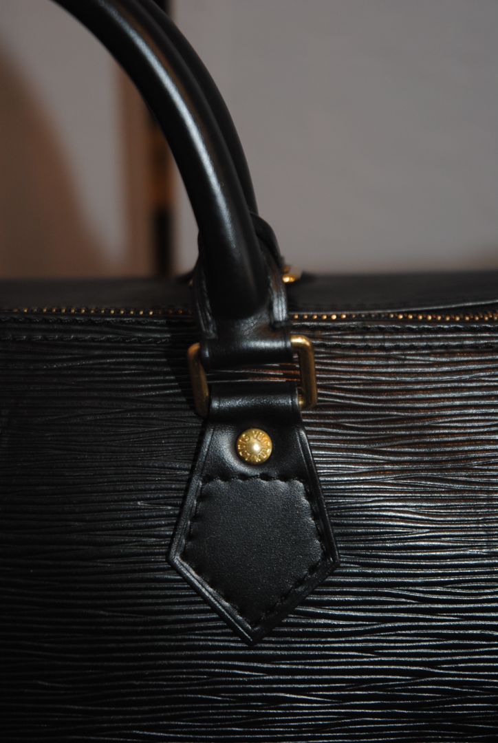 Louis Vuitton Black Epi Speedy 40