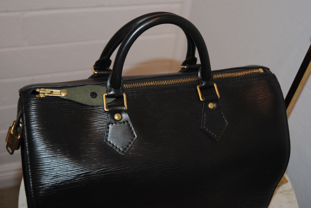 Louis Vuitton Black Epi Speedy 40