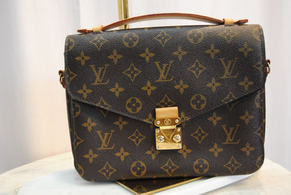 monogram Louis Vuitton Metis' Pochette monogram