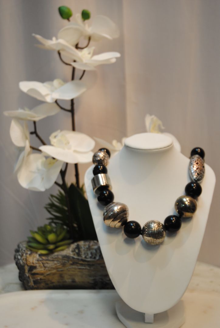 onyx Arlene Palmer silver plate beaded necklace, one size