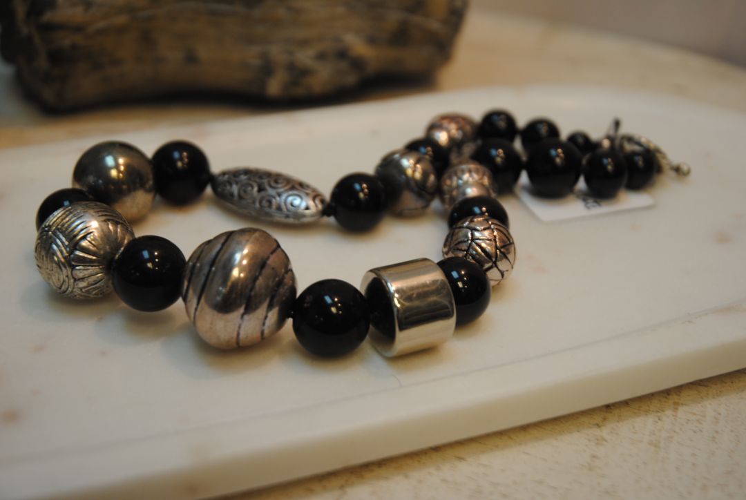 onyx Arlene Palmer silver plate beaded necklace, one size