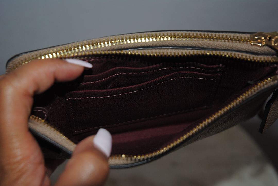 Louis Vuitton zippy organizer