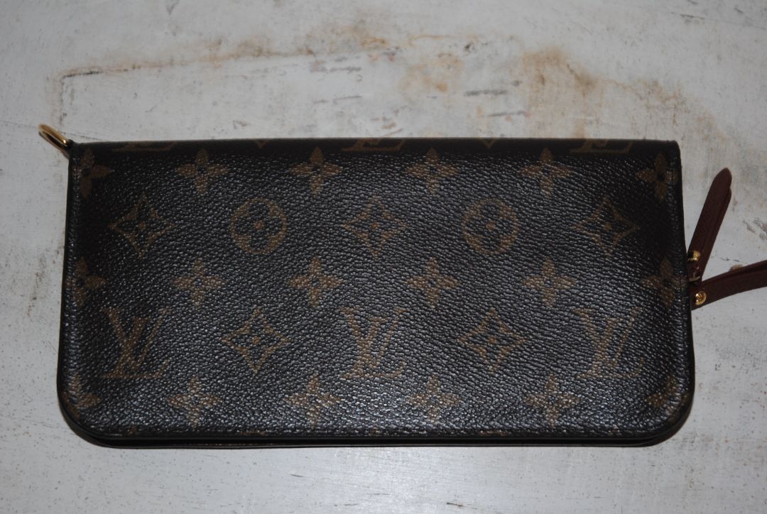 Louis Vuitton zippy organizer