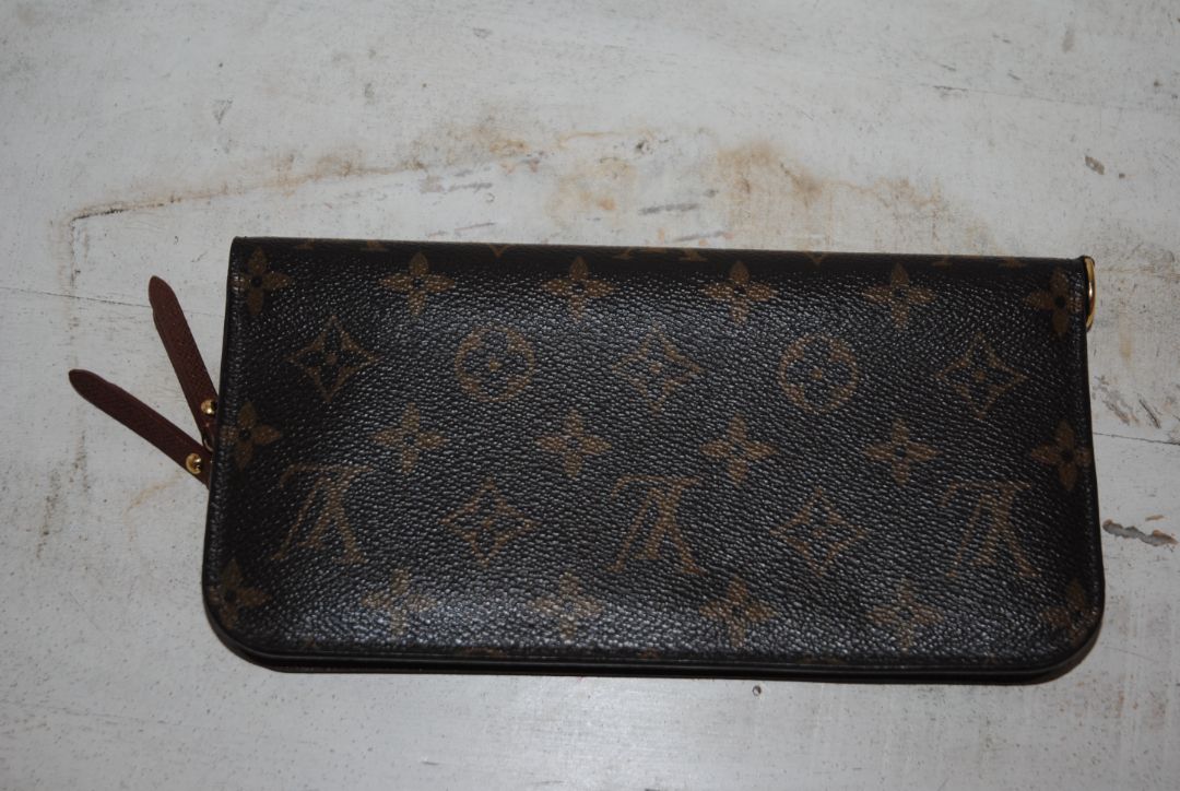 Louis Vuitton zippy organizer