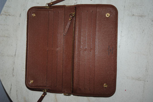 Louis Vuitton zippy organizer