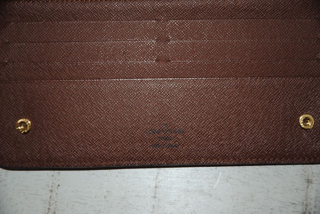 Louis Vuitton zippy organizer