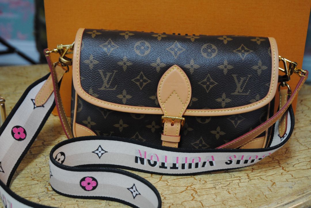 Monogram Louis Vuitton Diane MM Monogram shoulder bag