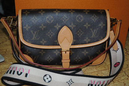 Monogram Louis Vuitton Diane MM Monogram shoulder bag
