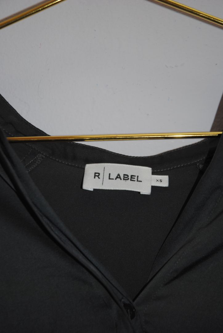 gray R Label satin hooded blouse, xs
