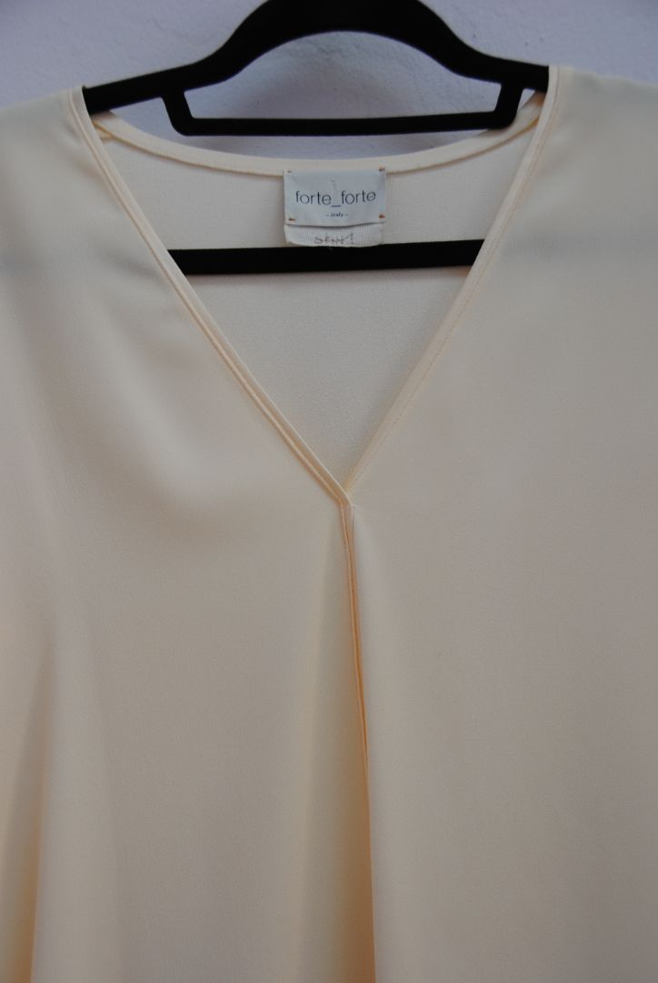 Forte_ Forte silk v neck blouse