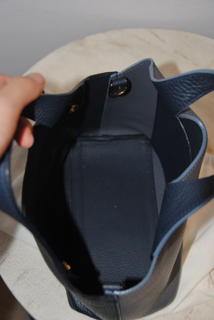 Cuyana pebbled tote mini