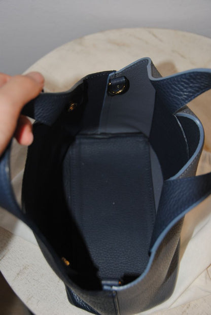 Cuyana pebbled tote mini