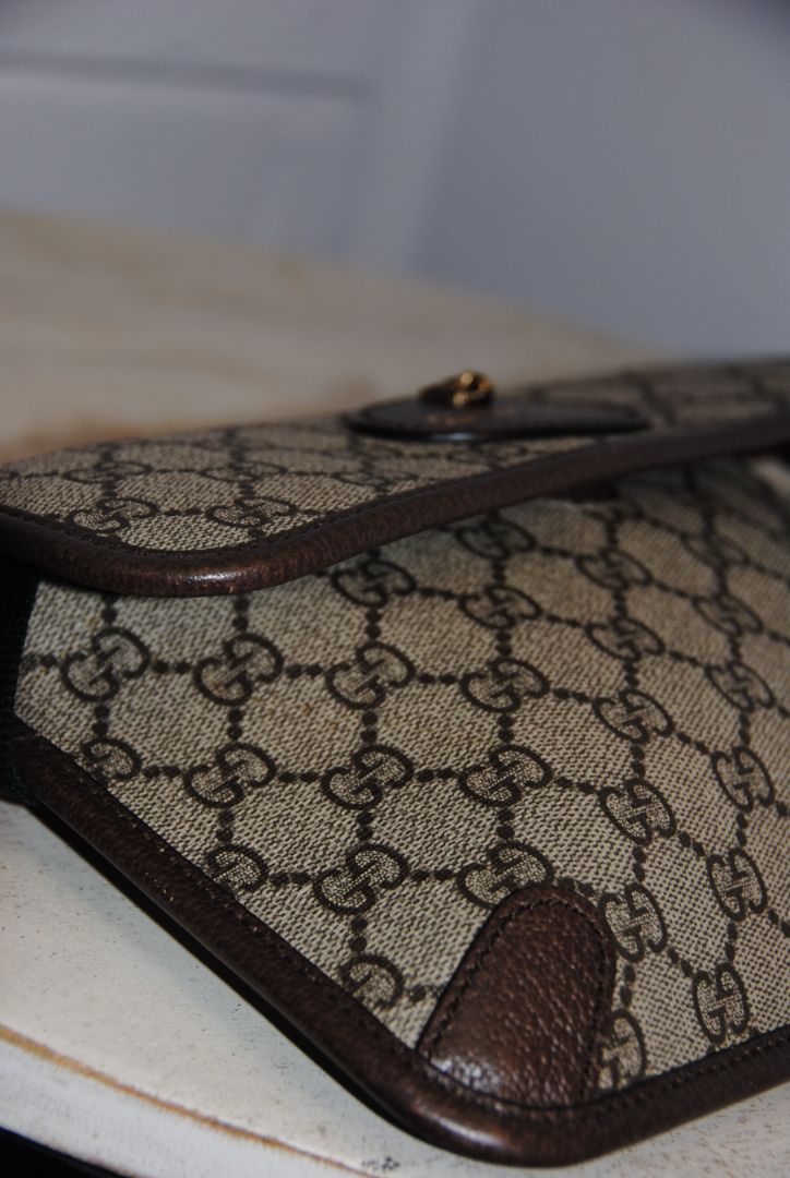 Neo Vintage Supreme Feline Head belt bag GUCCI