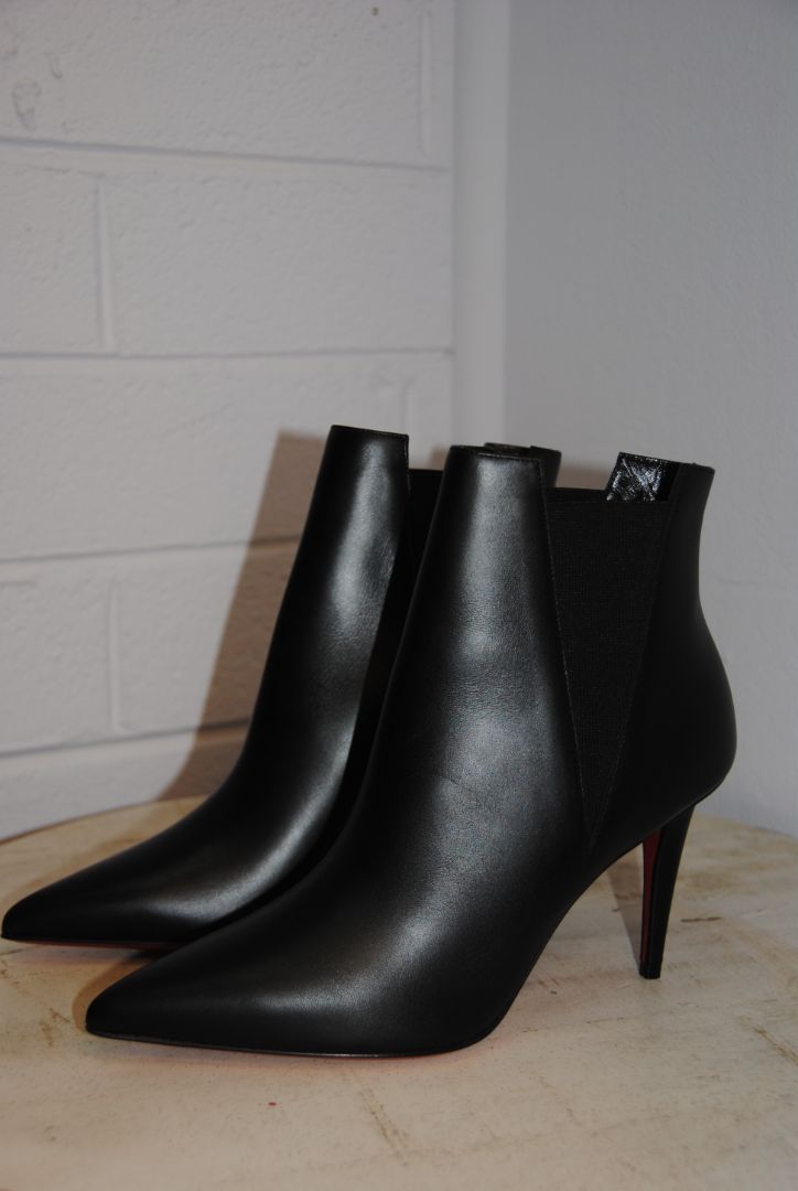 Christian Louboutin chelsea chick booty 100 black leather ankle boots