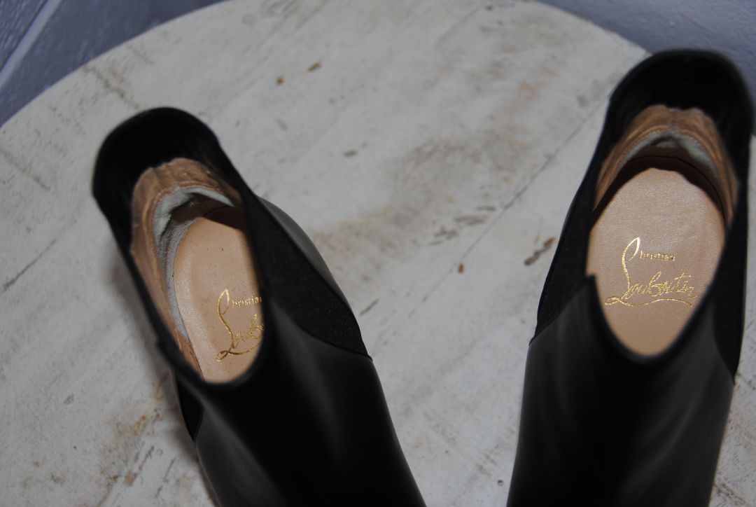 Christian Louboutin chelsea chick booty 100 black leather ankle boots