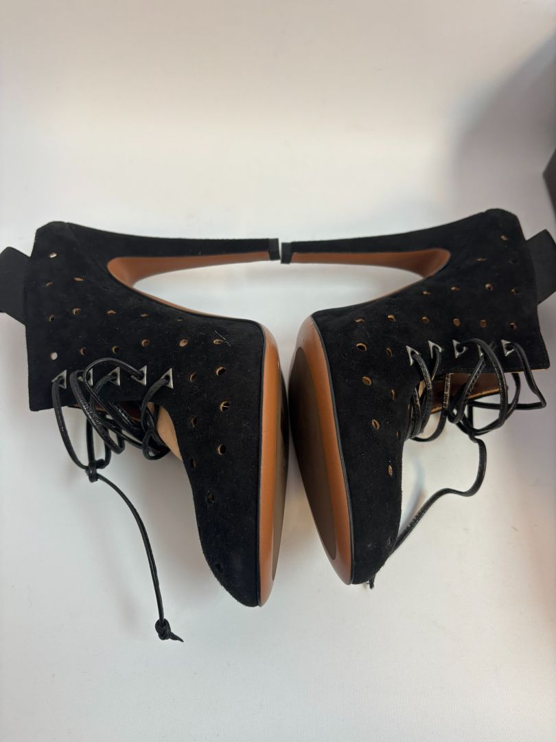 black Alaïa Paris Black Suede Eyelet Lace-Up heels, DIMENSIONS (Size EU 39) Insole Length: ~10.25 in Heel Height: Flat (~0.5 in) Toe Shape: Pointed Size: EU 37 / US 7
