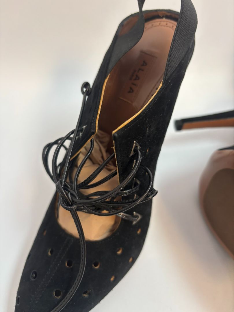 black Alaïa Paris Black Suede Eyelet Lace-Up heels, DIMENSIONS (Size EU 39) Insole Length: ~10.25 in Heel Height: Flat (~0.5 in) Toe Shape: Pointed Size: EU 37 / US 7