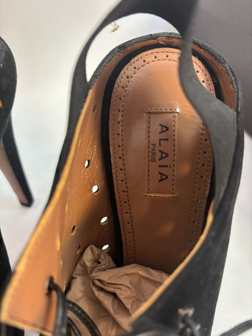 black Alaïa Paris Black Suede Eyelet Lace-Up heels, DIMENSIONS (Size EU 39) Insole Length: ~10.25 in Heel Height: Flat (~0.5 in) Toe Shape: Pointed Size: EU 37 / US 7