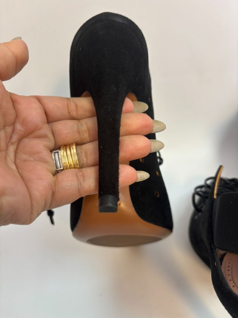 black Alaïa Paris Black Suede Eyelet Lace-Up heels, DIMENSIONS (Size EU 39) Insole Length: ~10.25 in Heel Height: Flat (~0.5 in) Toe Shape: Pointed Size: EU 37 / US 7