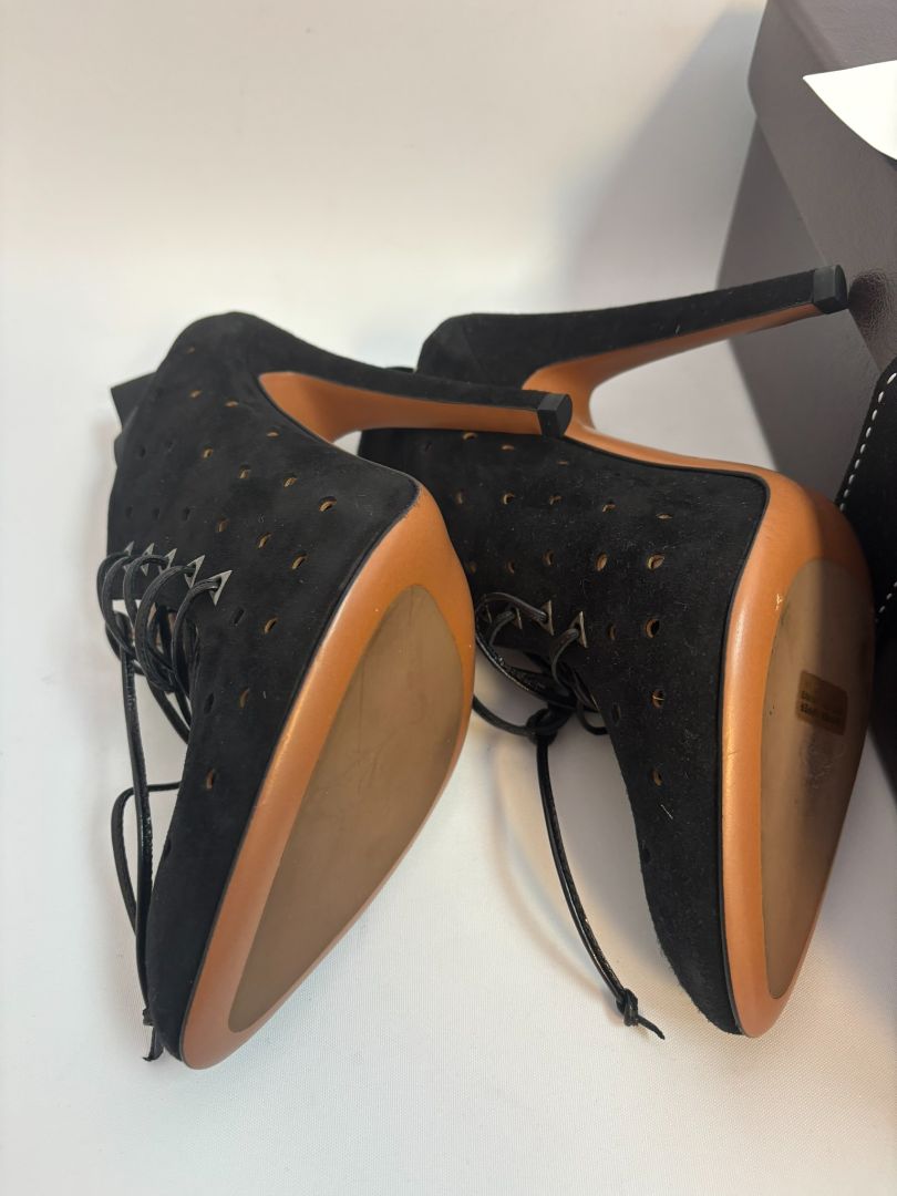 black Alaïa Paris Black Suede Eyelet Lace-Up heels, DIMENSIONS (Size EU 39) Insole Length: ~10.25 in Heel Height: Flat (~0.5 in) Toe Shape: Pointed Size: EU 37 / US 7