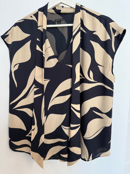 Ann Taylor Navy Cream Leaf Print Sleeveless Scarf-Neck Blouse Size L