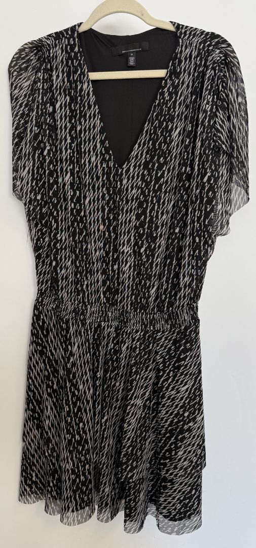 White House Black Market, Black/Grey Abstract Print Flutter-Sleeve Mini Dress, Size M