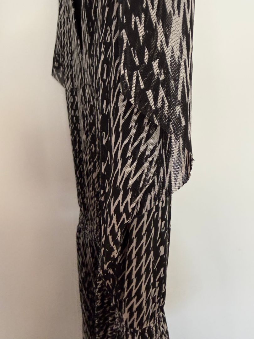 White House Black Market, Black/Grey Abstract Print Flutter-Sleeve Mini Dress, Size M