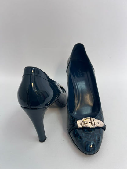blue Gucci pumps, 38C