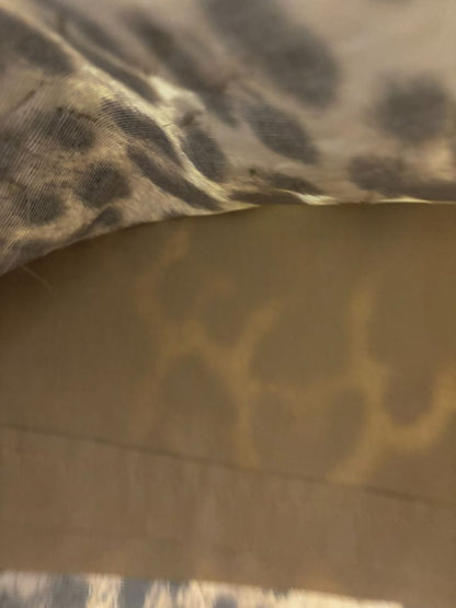 leopard Moschino leopard mini skirt, Waist: 13.5 in (flat) Hip: 18 in Length: 17 in Closure: Side button + hidden zip