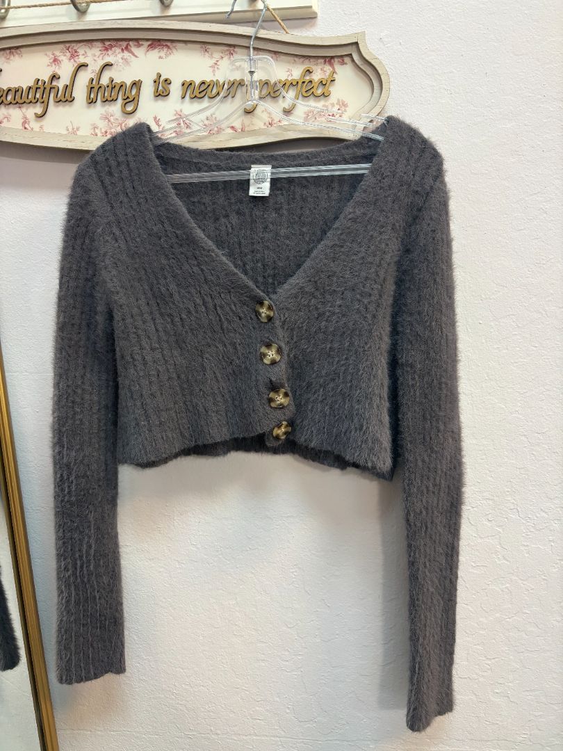 gray Urban Outfitters crop sweater, M