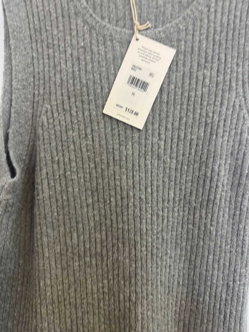gray Splendid collection ophelia sweater tank, XL Length: 23 in Bust (flat): 18 in Waist (flat): 18 in Fit: Relaxed, slightly cropped boxy silhouette (note: measurements can be added more precisely once laid flat for listing)