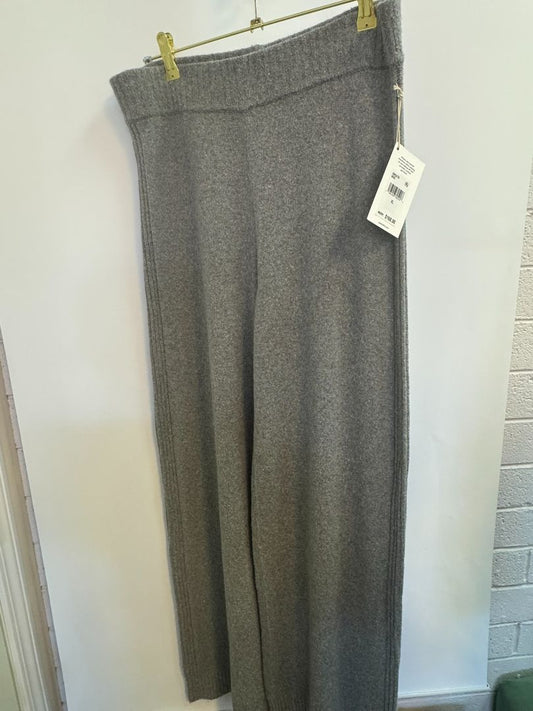 gray Splendid collection Ophelia sweater pants, XLWaist (unstretched): 15 in (elastic waistband) Hip: 20 in (flat) Inseam: 30 in Rise: 11.5 in Length (Total): 41 in Leg Opening: 10.5 in