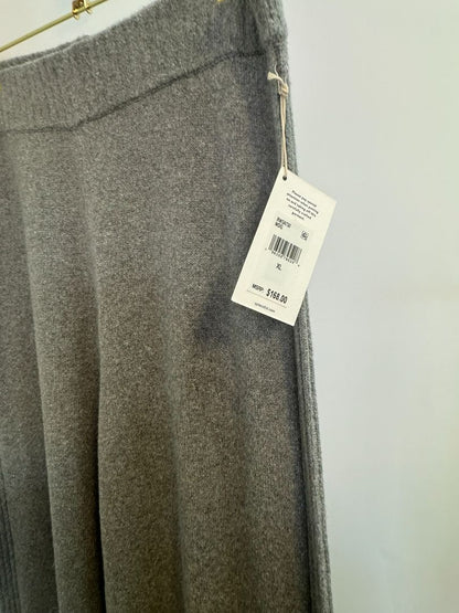 gray Splendid collection Ophelia sweater pants, XLWaist (unstretched): 15 in (elastic waistband) Hip: 20 in (flat) Inseam: 30 in Rise: 11.5 in Length (Total): 41 in Leg Opening: 10.5 in