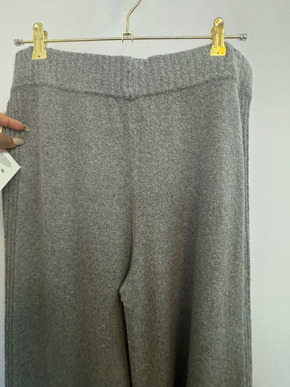 gray Splendid collection Ophelia sweater pants, XLWaist (unstretched): 15 in (elastic waistband) Hip: 20 in (flat) Inseam: 30 in Rise: 11.5 in Length (Total): 41 in Leg Opening: 10.5 in