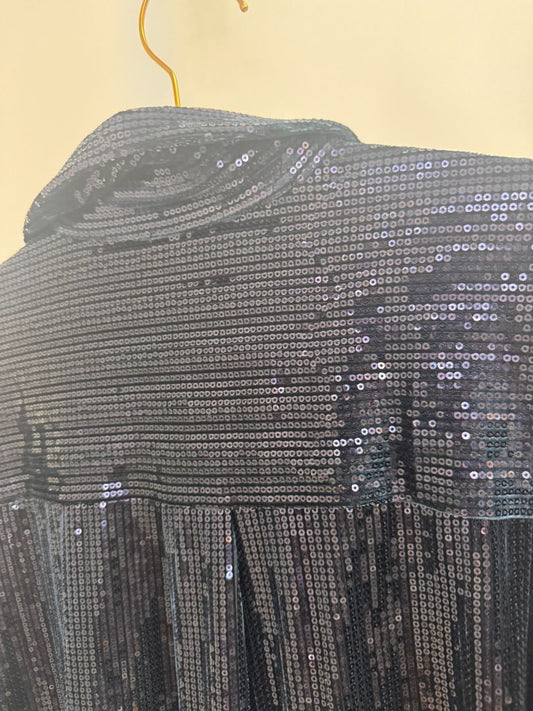 navy blue FRNCH Paris Maelle sparkle blue button up, Length: 26.5 in Bust (flat): 21.5 in Sleeve Length: 23.5 in Shoulder to Shoulder: 17 in Fit: Relaxed, slightly boxy silhouette with structured shoulders