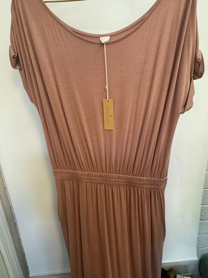 Mauve breathe again bamboo blend midi dress, XLDimensions (Flat Lay Estimate) • Bust: 21 in (approx. 42 in around) • Waist (Elastic): 13–18 in stretched (approx. 26–36 in around) • Length (shoulder to hem): Approx. 52 in