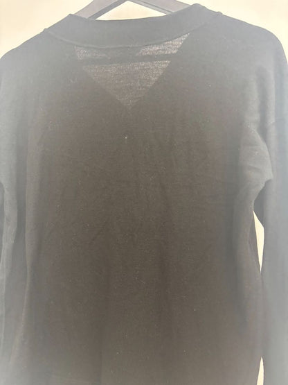 black Everlane cashmere v neck, M